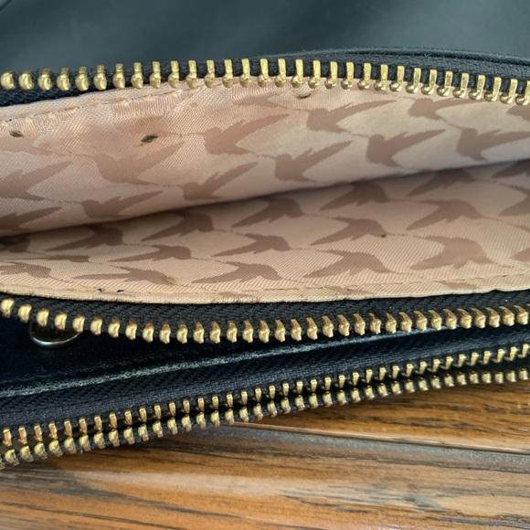 Lo & Sons Pearl Black Crossbody Bag - Picture 13 of 16